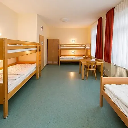 Jugendhaus St. Kilian ميلتينبرغ